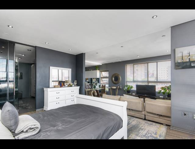 1 BEDROOM APARTMENT FOR SALE IN BRAAMFONTEIN